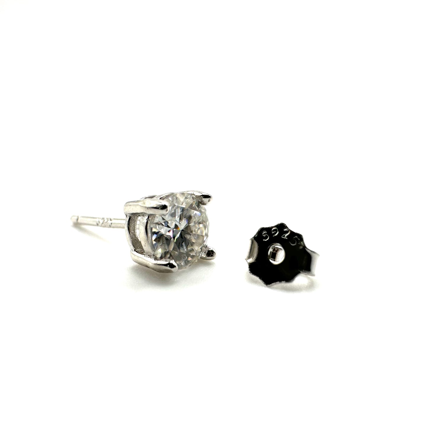 Round Cut Four-Claw Moissanite Earrings